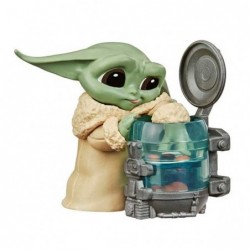 CHILD BABY YODA CURIOSO